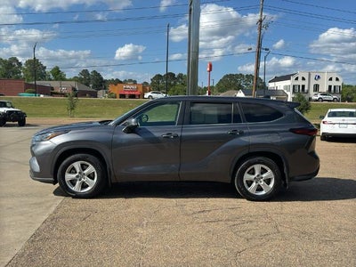 2024 Toyota Highlander LE AWD (SE)
