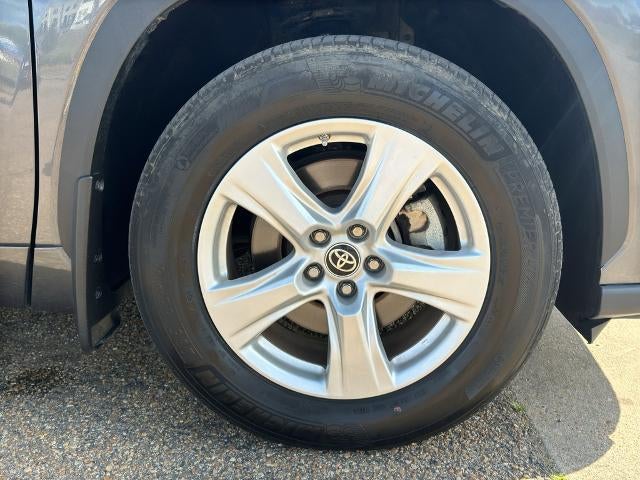 2024 Toyota Highlander LE AWD (SE)