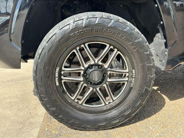 2022 Toyota Tundra 2WD 2WD Platinum CrewMax 5.5' Bed (SE)