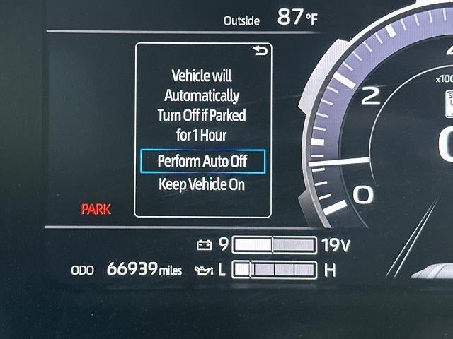 2022 Toyota Tundra 2WD 2WD Platinum CrewMax 5.5' Bed (SE)