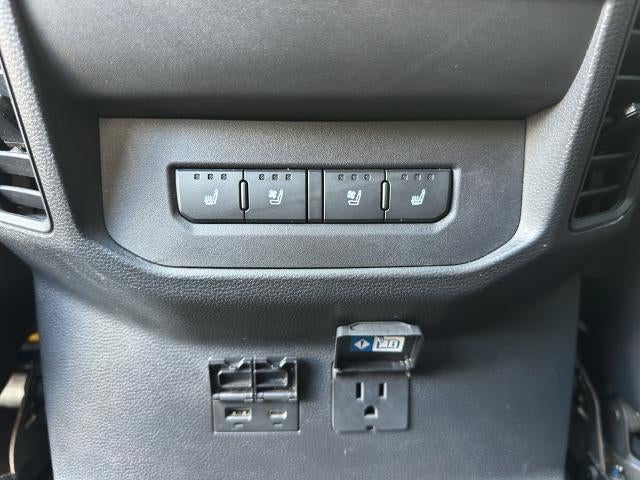 2022 Toyota Tundra 2WD 2WD Platinum CrewMax 5.5' Bed (SE)